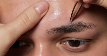 男の見た目は「眉毛」で爆上げ!“イケメン眉”は歯間ブラシで作れる【解説写真付き】