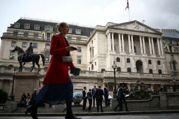 英中銀のジレンマ 「引き締めと緩和」同時に