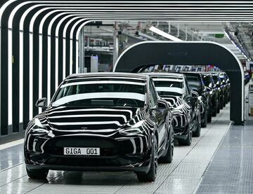 テスラの納車台数、1-3月期は68％増の31万台　市場予想下回る