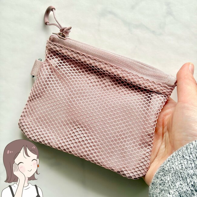 もう普通の財布に戻れないかも…！ダイソーの「お札を折らずに入れられるミニ財布」カギもカードも収納できて天才！