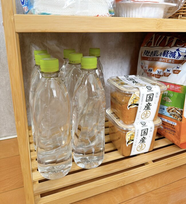 「玄関回りもすっきり」「収納性バツグン」無印良品の“おしゃれ収納ラック”漫画が120冊も収納できて便利！「どこにも置きやすいサイズ」【購入レビュー】