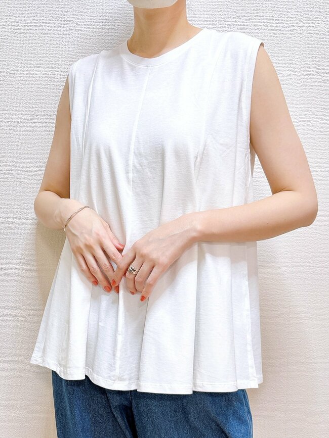 「スタイル良く見えます」「体型を拾いにくい」無印良品の“着痩せトップス”ぽっこりお腹を隠してくれて嬉しい！「追加で2枚注文しました」