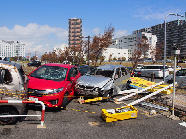 台風21号で被害を受けた乗用車