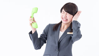 自社のチラシをコンビニのごみ箱に!トンデモ社員のリスク考