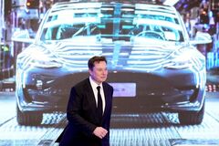 テスラ株主の知性を侮辱するマスク氏の奇才
