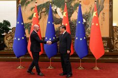 習氏、抗議活動はコロナ政策への不満　EU大統領に語る