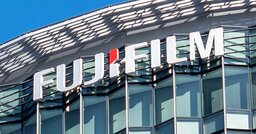 ヘルスケア事業で初の1兆円台売上達成の富士フイルムHD、それでもバイオ医薬品開発・製造受託事業に「第3の蹉跌」リスク!?