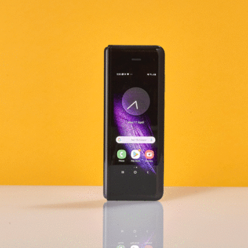 サムスン折り畳み式スマホ、レビュー不能に陥る