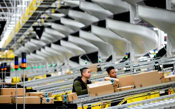 米アマゾン、生活必需品以外の倉庫入荷再開へ サードパーティー
