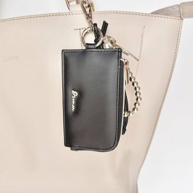 ミニ財布にちょうどいいじゃん！ハニーズの“手首にかけられるカードケース”現金やカギも収納できて天才すぎる！「やっと見つけました！」「可愛くて便利で使いやすい」