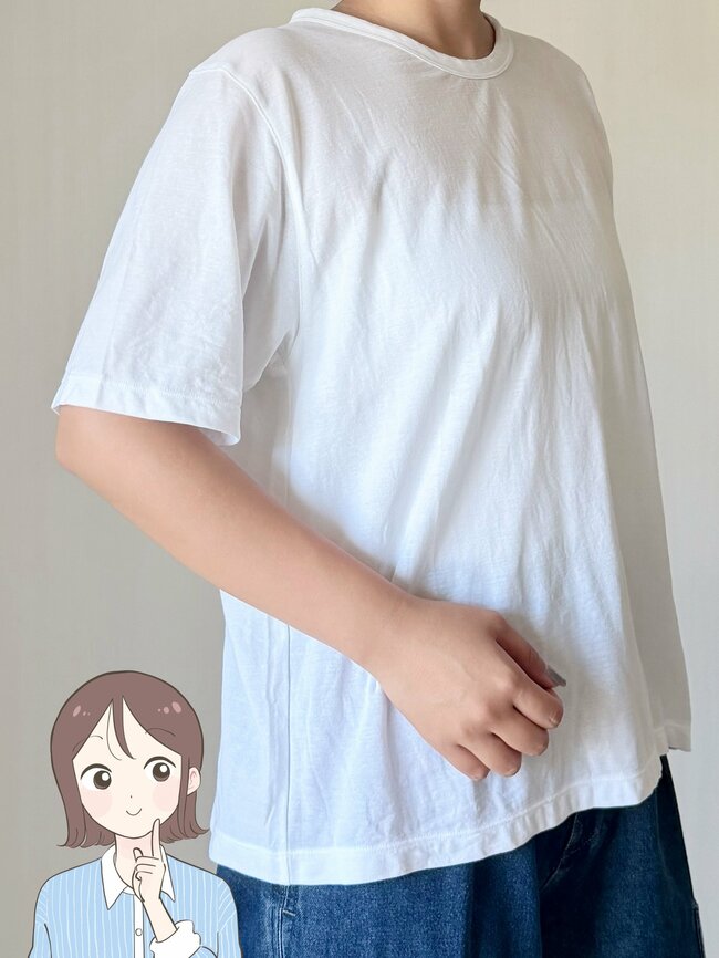 【無印良品】「リピ買いしました」990円の“着痩せトップス”まとめ買いして正解だった!「二の腕隠れる丈感」「何枚か買い足したい」《購入レビュー》
