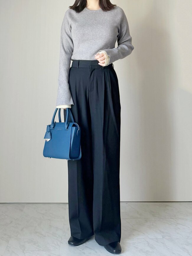 「2色買いました」「袖がかわいい」グローバルワークの“2093円トップス”たっぷり着回せてコスパ抜群です!「腕が細見えします」