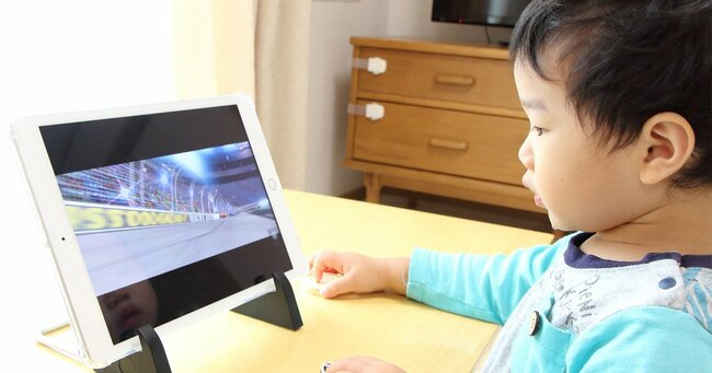 1歳児の画面視聴時間と「自閉スペクトラム症」の関連を調査、男女差も