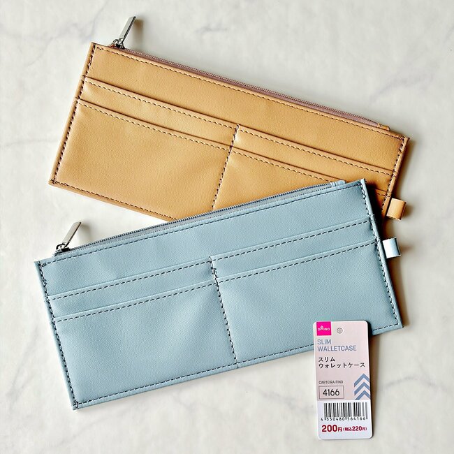 カードや診察券が40枚入った…！ダイソーの「ぺたんこ財布」現金やカードをコンパクトに持ち歩けて嬉しい！