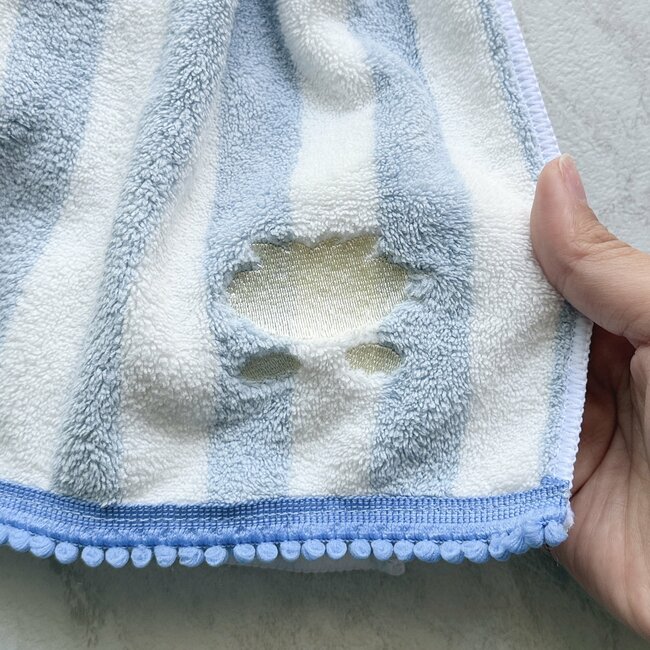 思わずまとめ買いした！ダイソー姉妹店の「ドレスの形をしたタオル」が掛けておくだけで可愛い！洗面所が一気に華やかになりました！