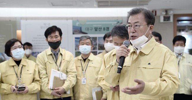 新型肺炎に対応する韓国の文在寅大統領