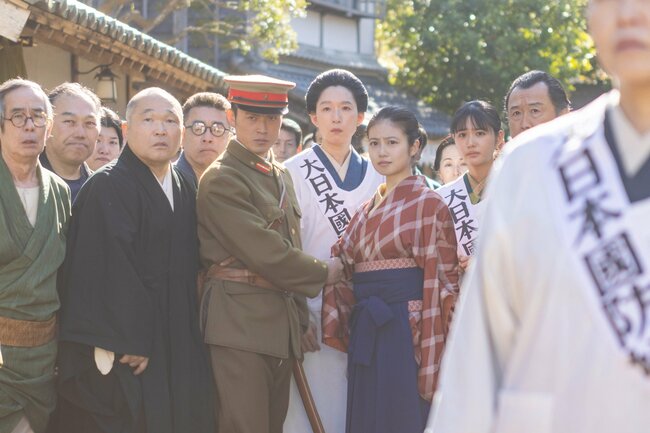 「逃げ回ってもいい、ひきょうだと思われてもいい」→戦時下に駆けつけた登美子(松嶋菜々子)が息子に託した、“らしくない”禁句〈吉田鋼太郎コメント付き〉【あんぱん第50回レビュー】
