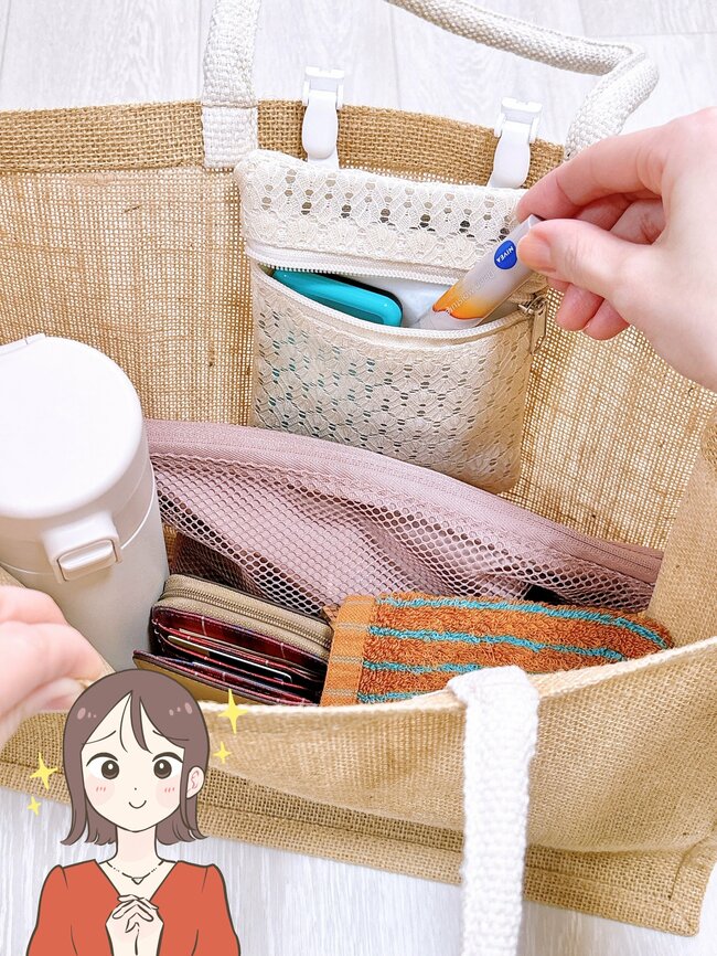 バッグにポケットがないときに大助かり!ダイソーの“移動できる収納ポケット”小物がサッと取り出せて便利すぎる!