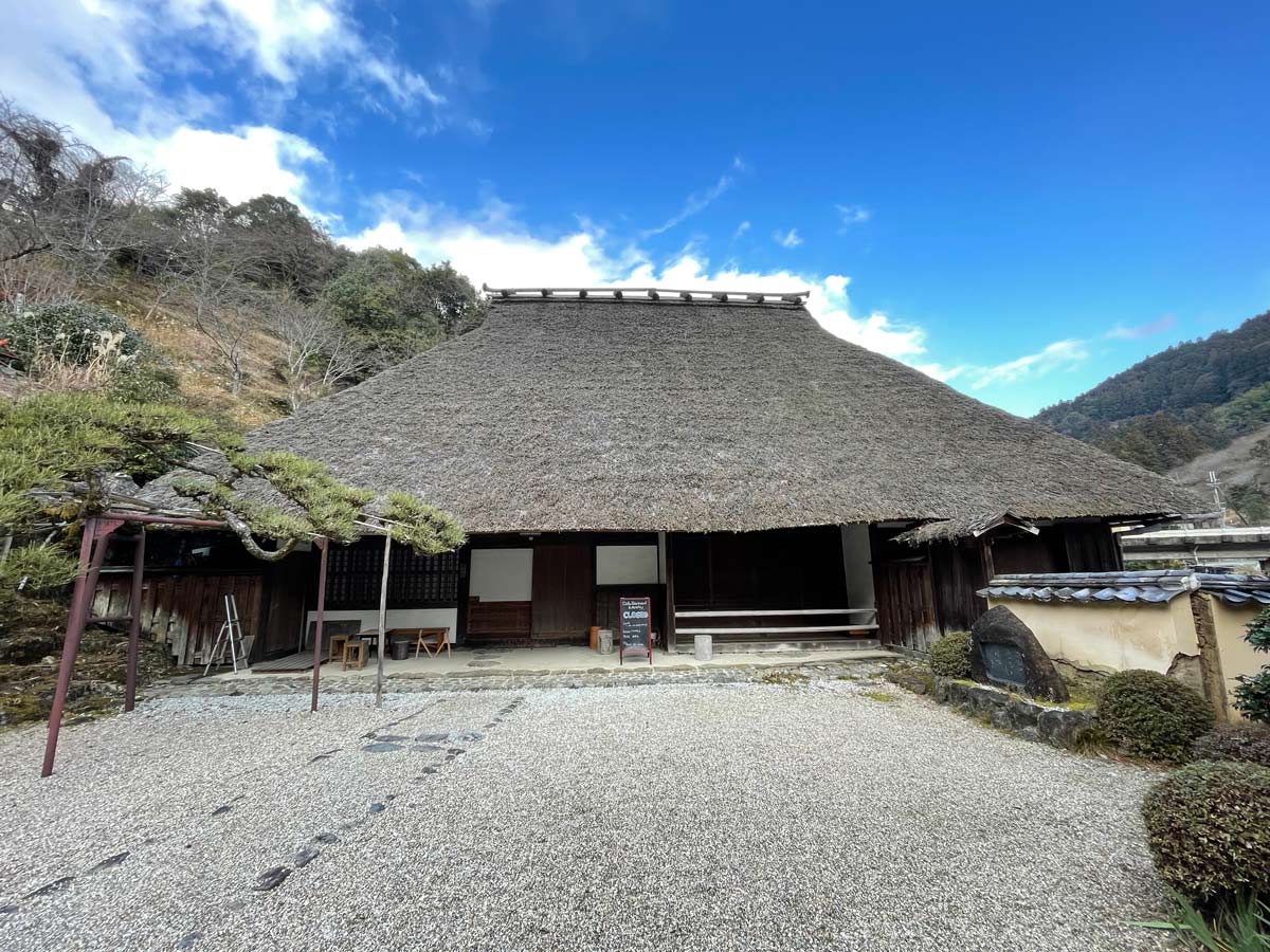 「旧皇居」に泊まれるって本当?奈良の山奥まで行ったら「マッカーサー参謀」の子孫がもてなしてくれた