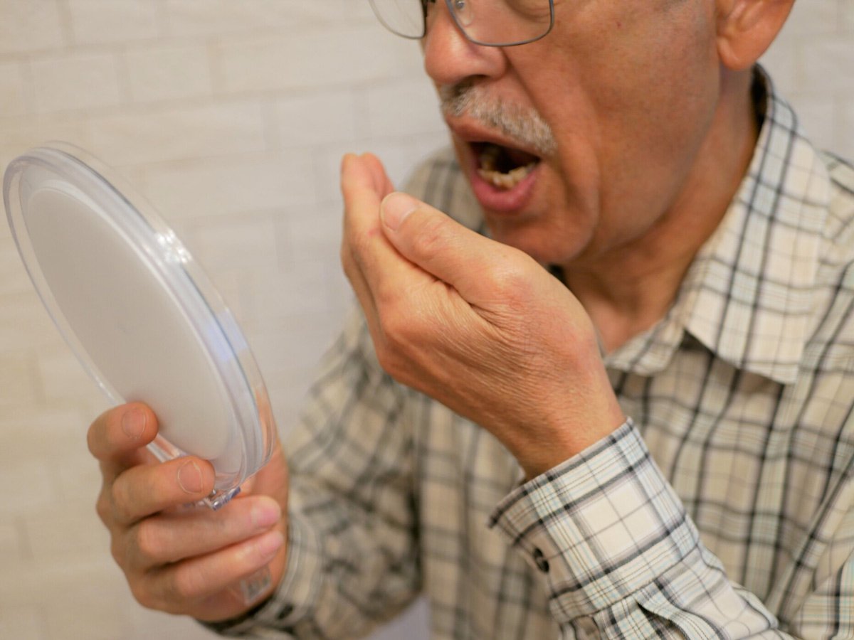 「口臭」があると認知症リスクが上昇、東京医科歯科大学の研究より