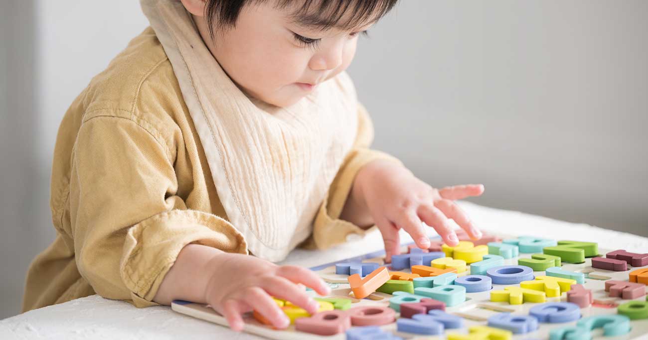 2歳から英語オンリーのスクールに通い、家では英語動画を観ていた子の末路【小児科医が解説】 - 医師が教える 子どもの習慣 50の基本