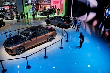 メルセデスとBMWの株、売られ過ぎか