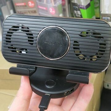 車でもデスクでも使えるデュアルファン内蔵のスマホクーラー