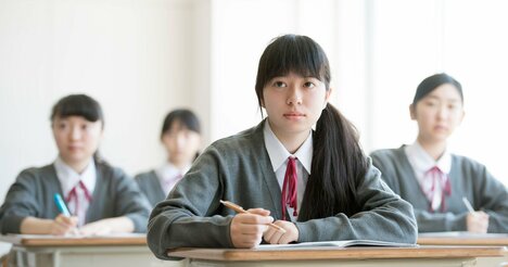 学力は同じなのに…大学受験の合否を分ける「学校の先生」問題