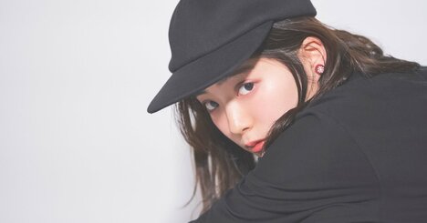 おしゃれな人はなぜ黒キャップ？100年前の哲学者が見抜いた「みんな同じなのに差がつく」心理