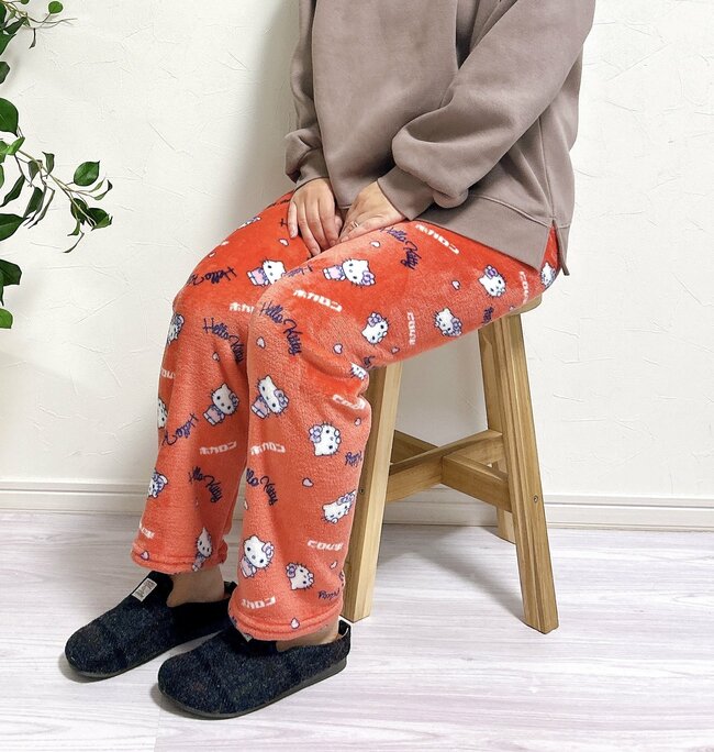 シュールすぎて笑った！しまむら×ハローキティの「履くホカロン」ふんわり暖かくて、ずっと着ていたい！