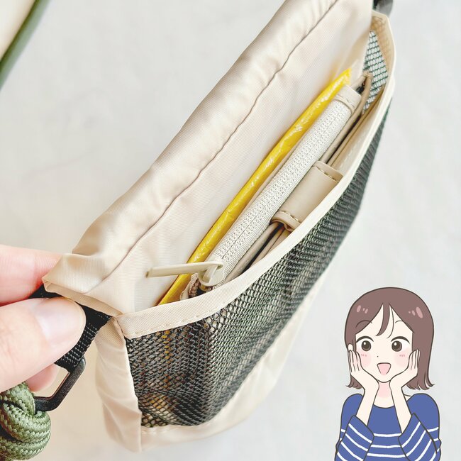 ポシェットいらないじゃん…！ダイソーの「サコッシュみたいに持ち歩けるエコバッグ」身軽に買い物できて嬉しすぎる！