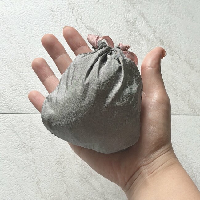 【3COINS】「全色買った」の声も!5秒でたためるエコバッグが快適すぎて手放せない《購入レビュー》