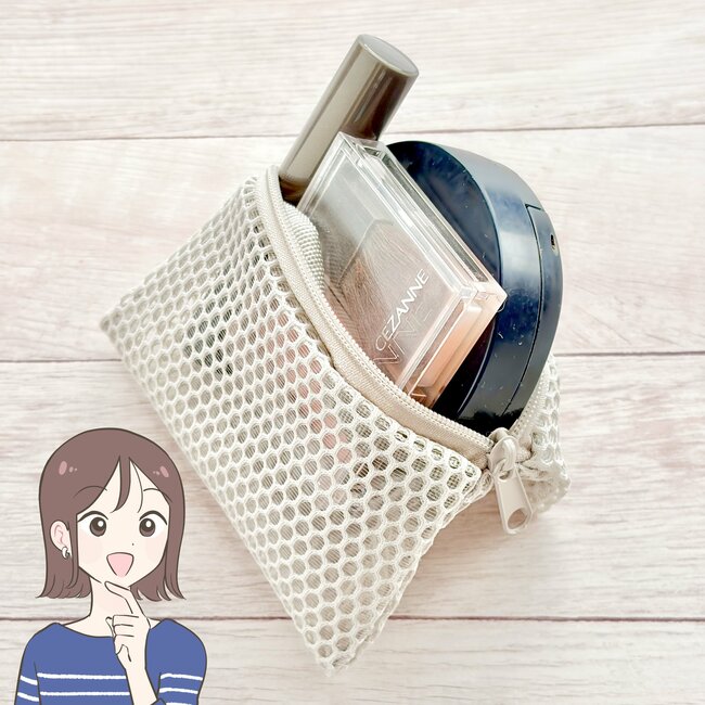 ミニ財布はこれでいいじゃん…！セリアで見つけた「迷子にならないポーチ」透け感がかわいいし、ガバッと開いて使いやすい！