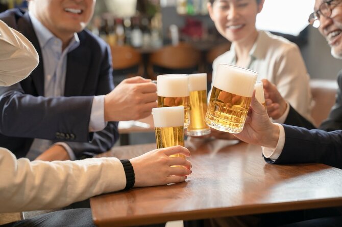 会社の飲み会に来たがらない若手社員。無理に誘ったらパワハラになる？