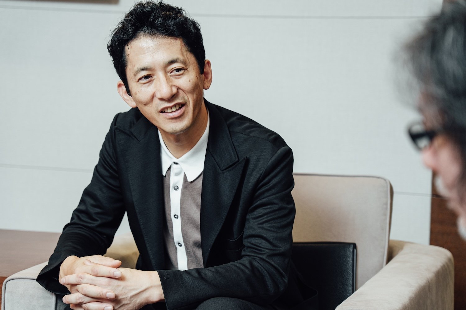 メガバンクにデザインチーム!? 専門外のリーダーが挑む「翻訳者」としての挑戦――三井住友銀行 中村裕信氏インタビュー
