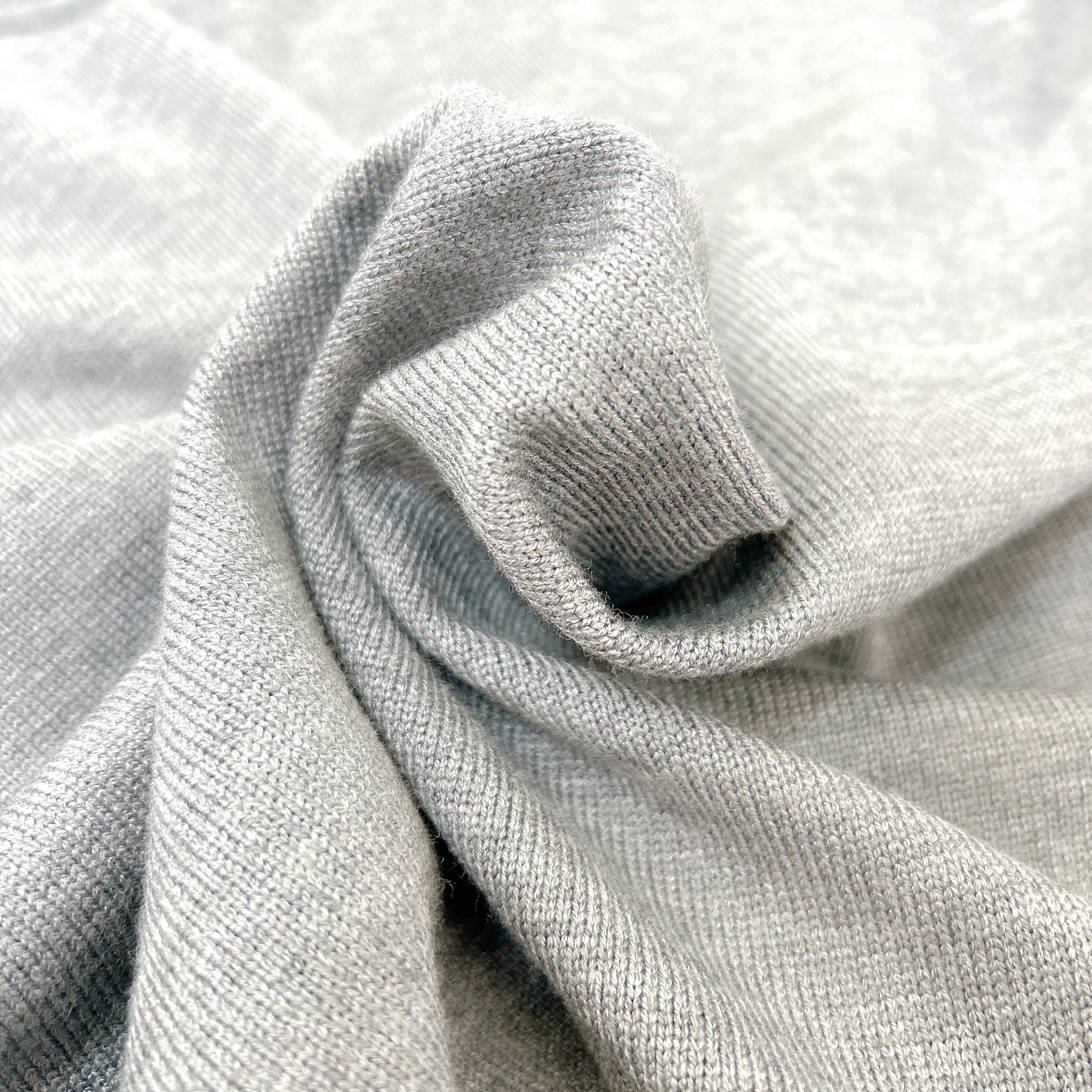 「毎年リピートしてます」cocaの“ゆったりニット”お尻をまるっと隠せて天才すぎる…！「痩せてみえる」「腰回りもすっきり」