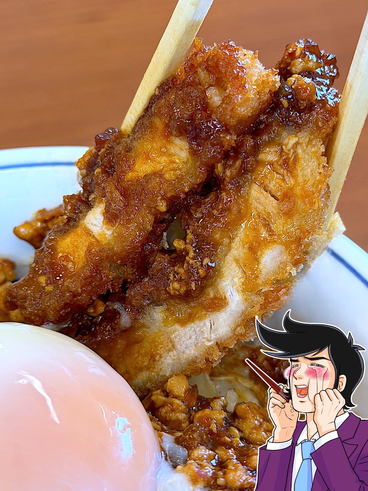 「圧倒的な肉の暴力」「さすがにリピート確定」 かつやの“新作どんぶり”見た目のインパクトがすごいんです！「背徳感の塊で最高すぎる」