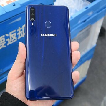 3眼カメラ搭載で2万6000円！ サムスンのエントリースマホ「Galaxy A20s」