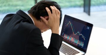 え、なんで？株価が4割下落しても投資のプロが「損切りしない」ワケ