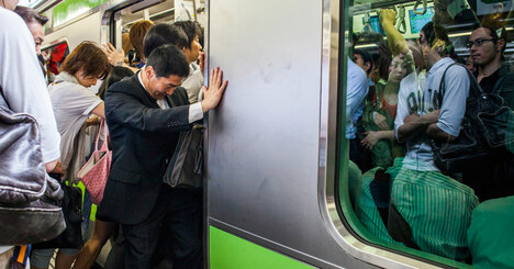 電車で「混雑率の公表数値以上に」激混みが頻発する理由