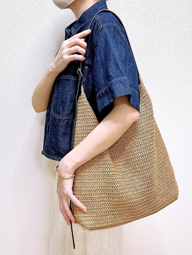 「高見え商品です」「荷物がたくさん入る」GUの“2990円バッグが”オシャレな上に大容量！「50代でもラフすぎずに持てそう」《購入レビュー》