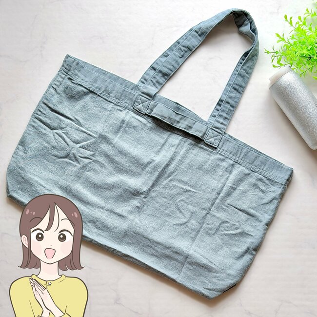 「色違い2個目購入」無印良品の“1290円トートバッグ”2泊分の荷物が入って優秀！「ポンポン物を入れられます」「一目惚れして即決」《購入レビュー》