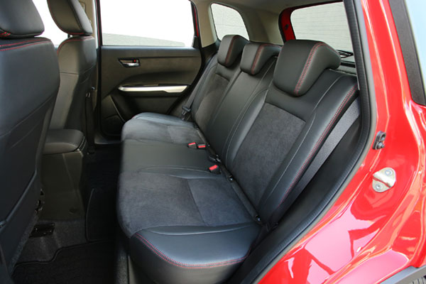 スズキ エスクード1 4ターボ 走りが楽しい 便利suv を解剖 試乗記 Car And Driver 注目カー ファイル ダイヤモンド オンライン