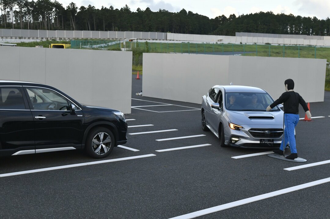 新型レヴォーグ アイサイト 搭載 非搭載 乗り比べでわかった進化の凄さ ニュース3面鏡 ダイヤモンド オンライン