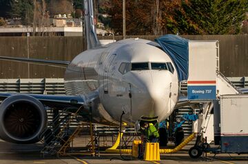 ボーイング、737MAX運航再開へ　米FAAが承認