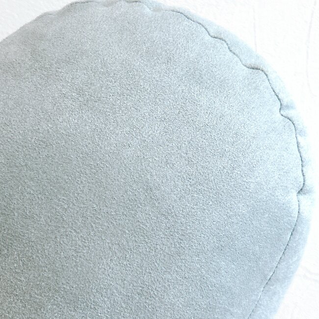 腰と背中がラクになった…!無印良品の“お餅みたいなクッション”がめちゃ使える!「柔らかくてもちもち!」「爆睡できた」