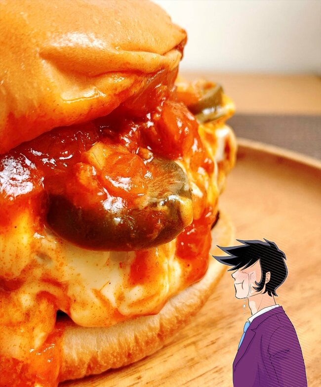 「30回くらい食べたい」モスバーガーの“やりすぎメニュー”厚みと重さがハンパない！「全部乗せ感大好き」「1番好きなメニュー」《実食レビュー》