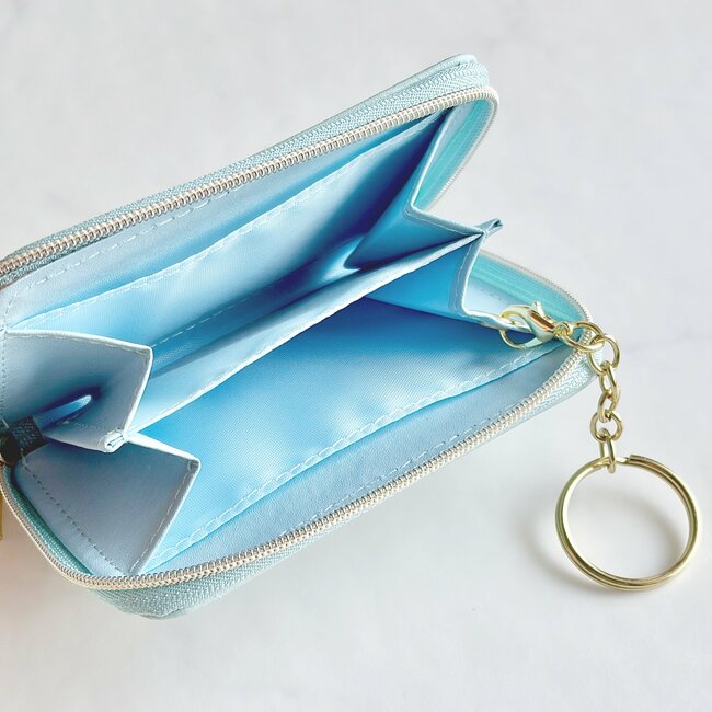 もう普通の財布に戻れないかも…!ダイソーの“高見えミニ財布”カードや診察券が21枚も入って嬉しい!