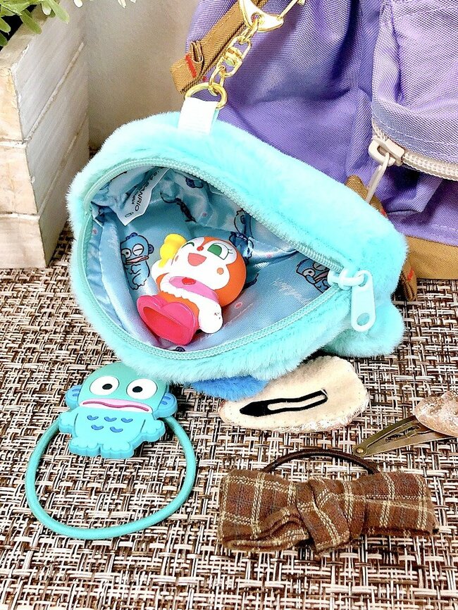 まさかのデザインに3度見した…！しまむら×サンリオの“おしりポーチ”インパクト抜群でかわいすぎる！