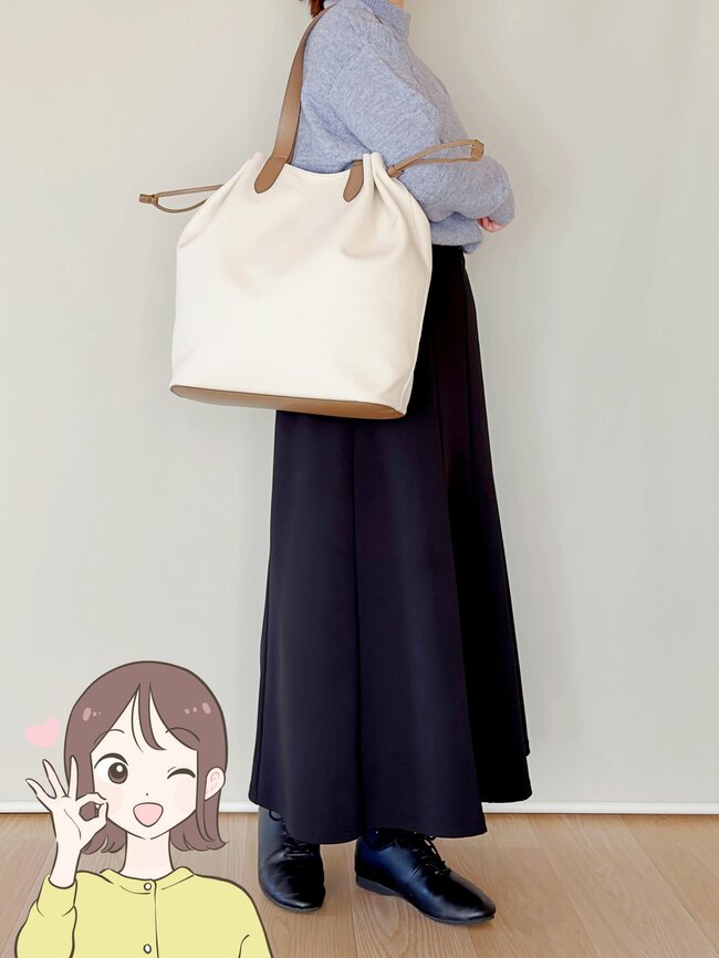 「小物迷子を防げてとても良い」ユニクロの“大容量トートバッグ”内ポケットが6個もあって便利すぎる！「思った以上に使い勝手がいい」「これから活躍しそうです」